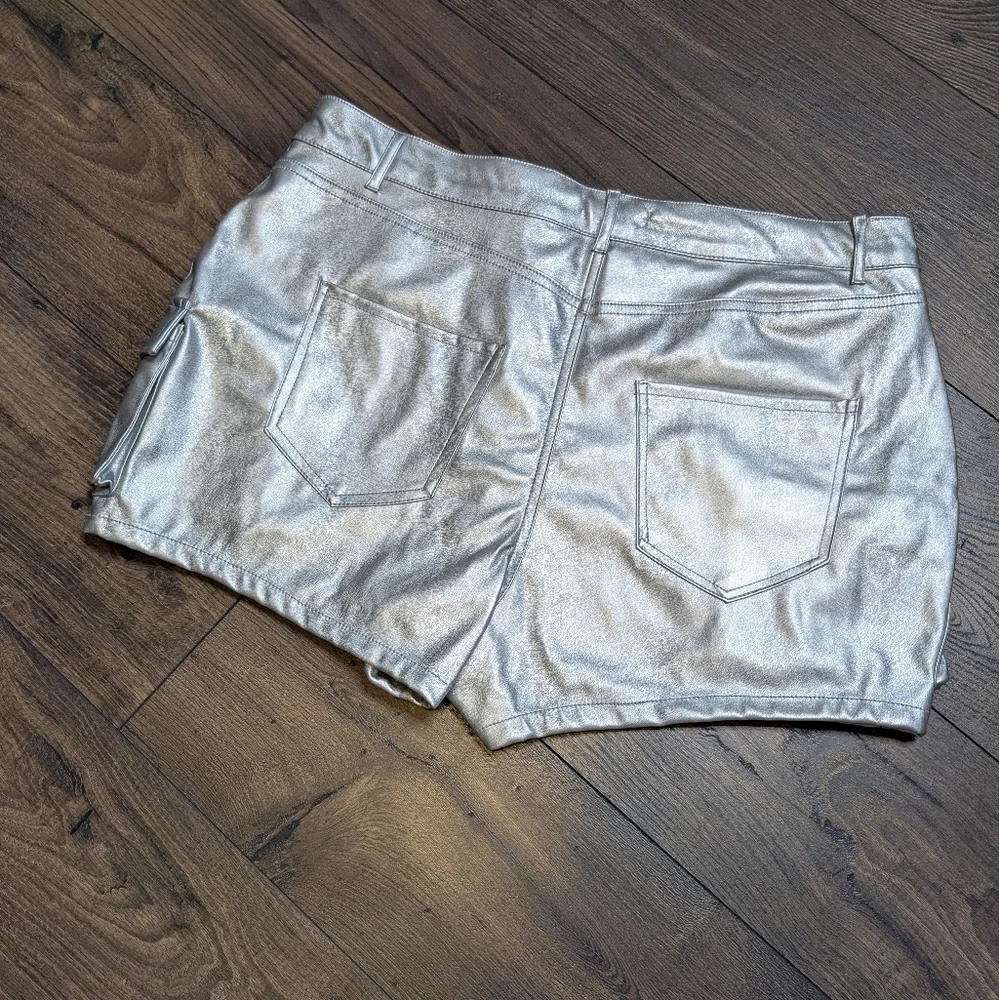 Ci Sono Silver Shorts Sleek Modern‎ Design Size 1X